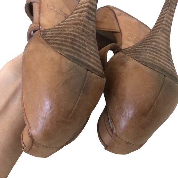 COACH Open-toe Brown Pumps - Picture 16 of 16